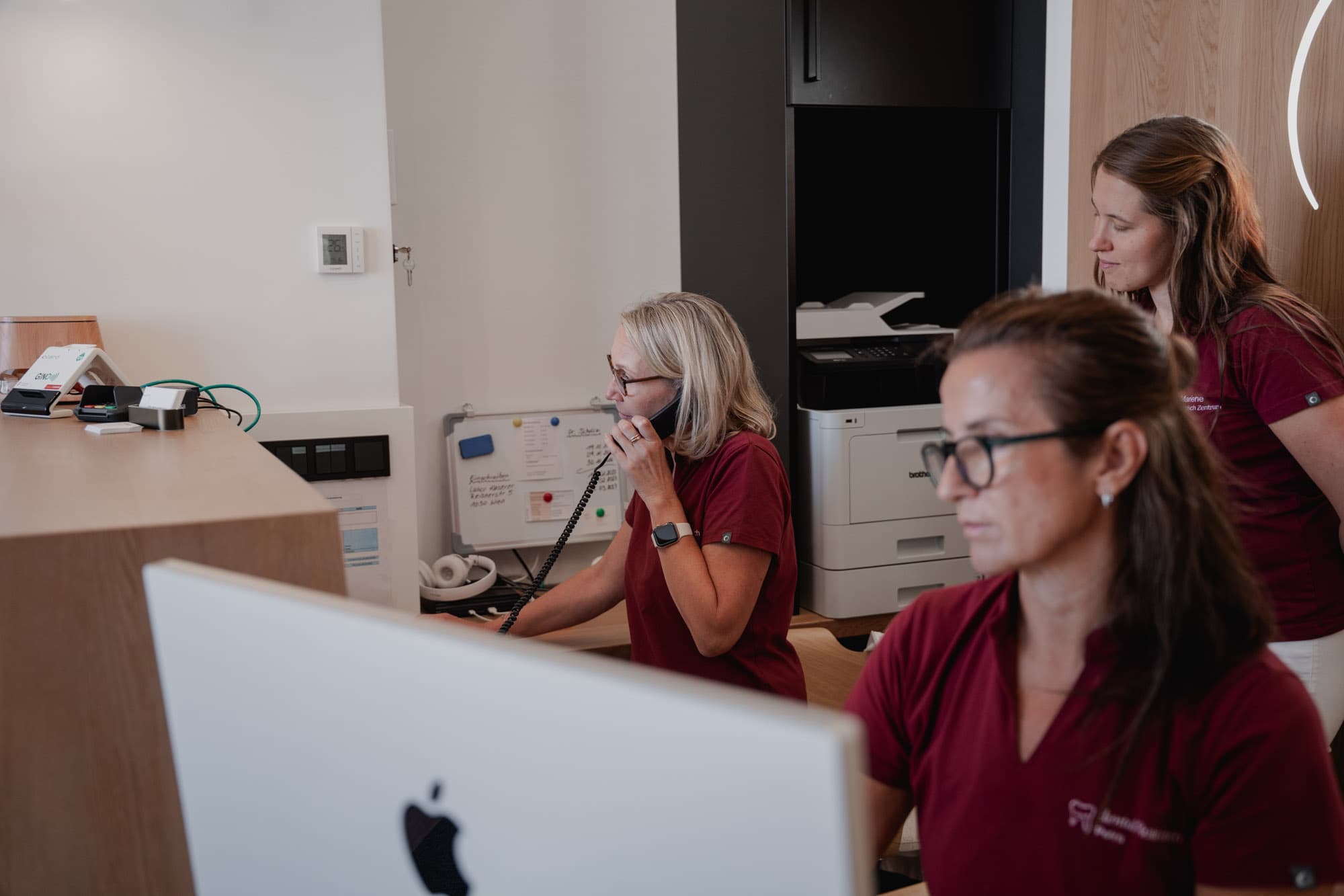 Team am Empfang der Ordination dentalReinisch