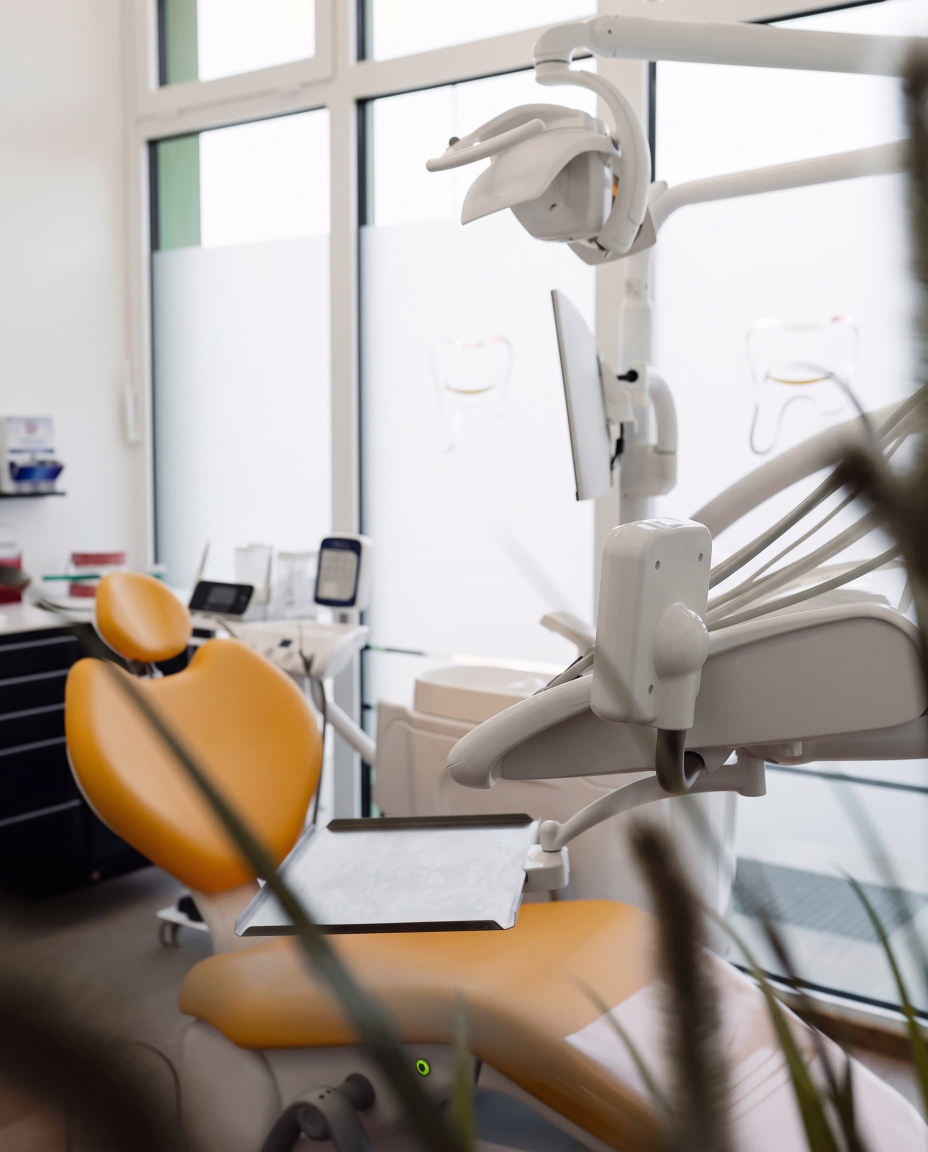 Moderner Behandlungsstuhl in der Ordination dentalReinisch
